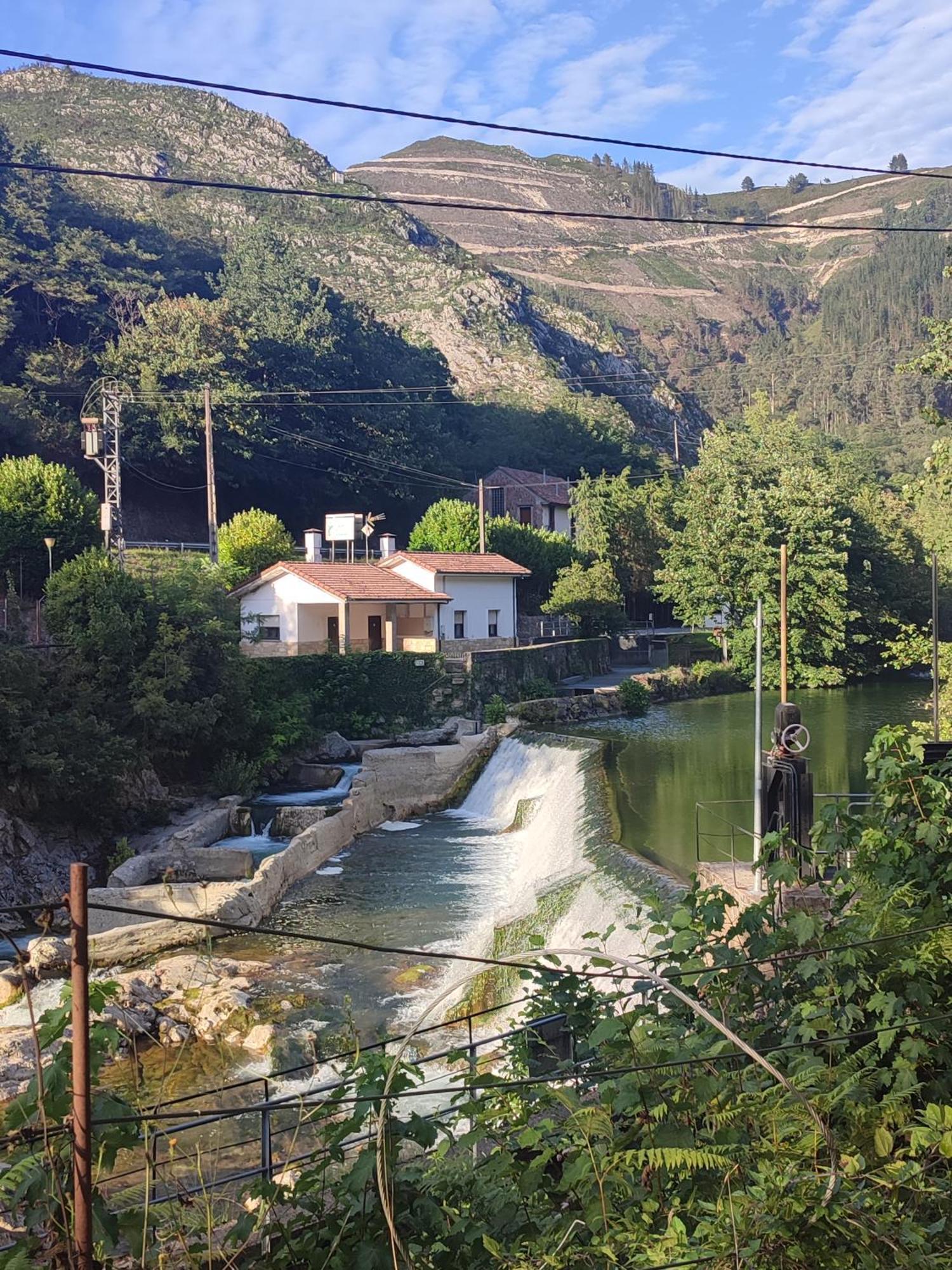 La Salmonera Cangas De Onis Caño Extérieur photo